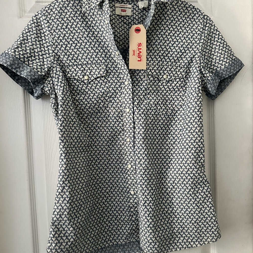 Levi's Women's Blue and White Pattern Button Down Snaps Shirt Classic Fit